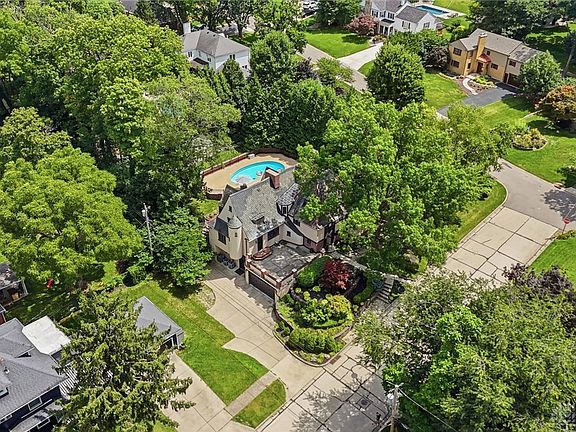 2nd image of 422 Glendora Ave
