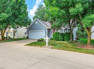 1412 Ledgewood Ln, Avon, OH 44011