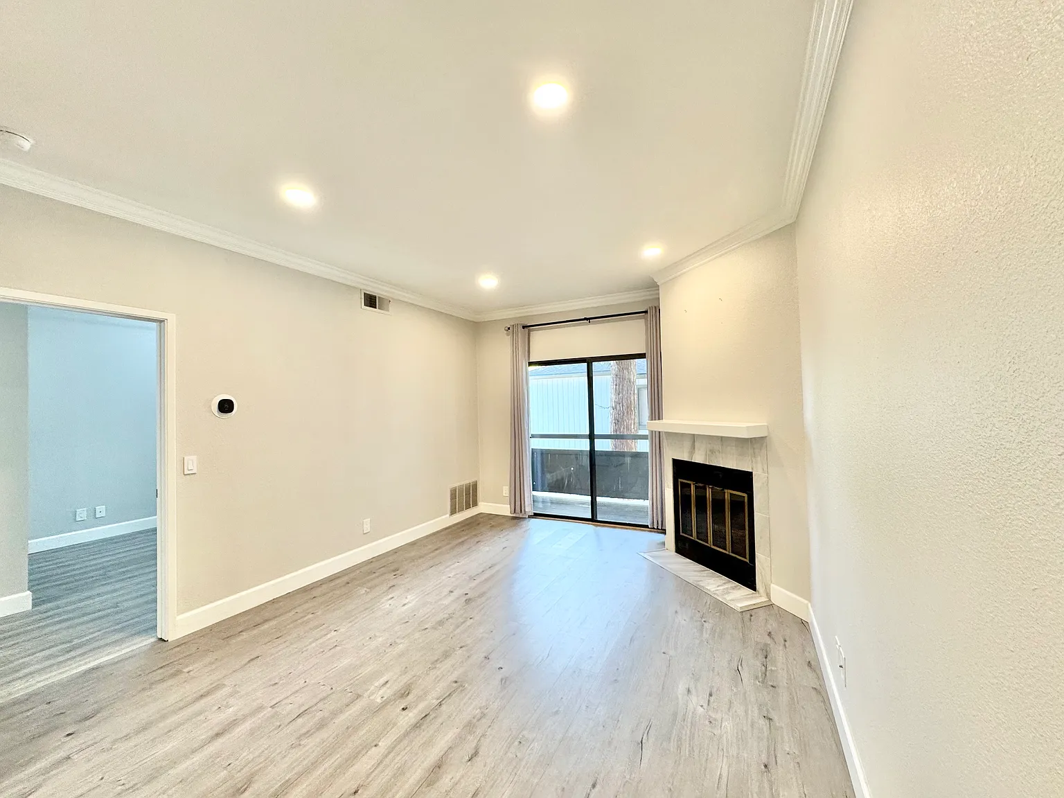 2 bed, 988 sqft, $3,150 — Photo 4