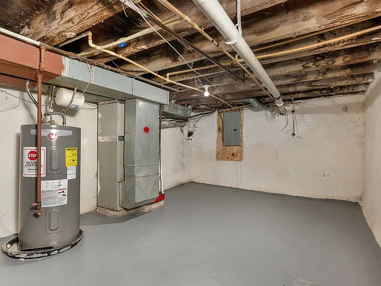 502 N Glover St — Photo 16