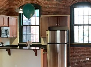 21 Lawrence Dr APT 1, Lowell, MA 01854