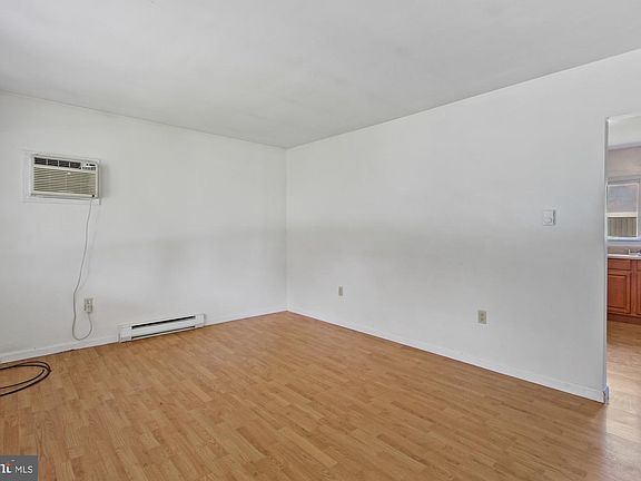 4th image of 19 Timothy Dr