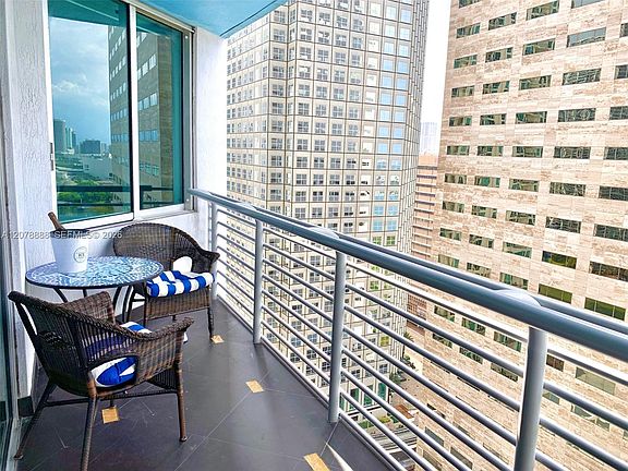 5th image of 325 Biscayne Blvd #2714