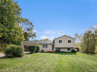 8351 Lange Rd, Fowlerville, MI 48836