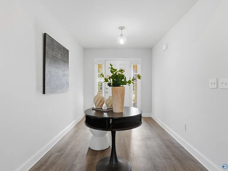 187 Abercorn Dr — Photo 4