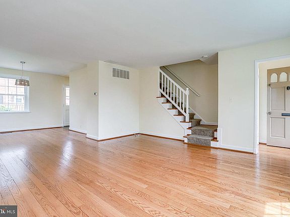 5th image of 3405 S Stafford St #A