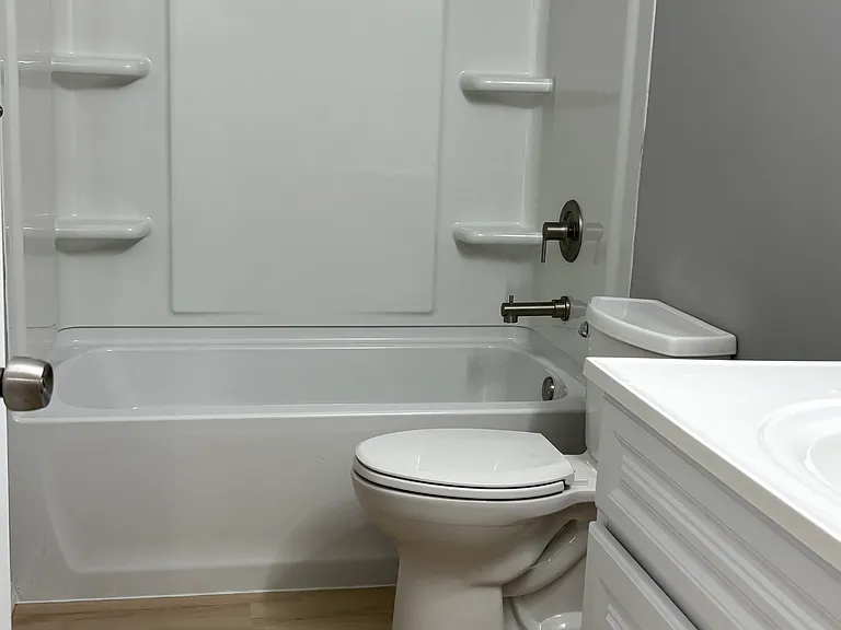 2717 E 32nd St #4 — Photo 3