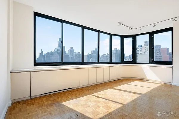 Rented by Anchor Associates | media 28