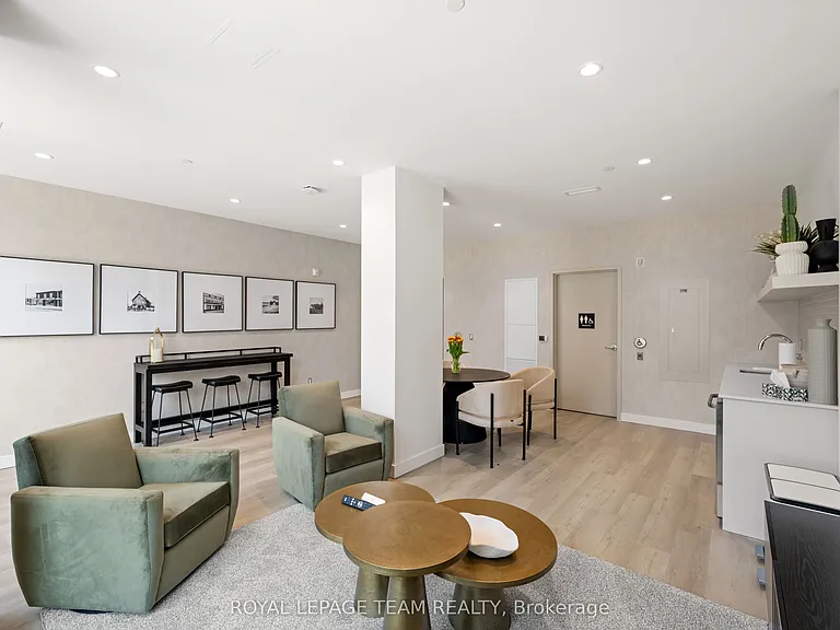 398 Roosevelt Ave #406 — Photo 8