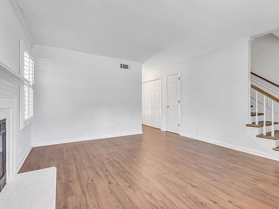 3rd image of 404 Barnwood Ct