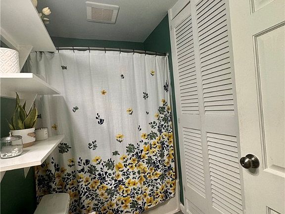 5th image of 26 Circle Dr