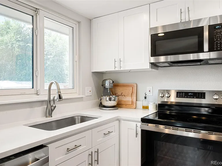 13004 King Cir — Photo 4