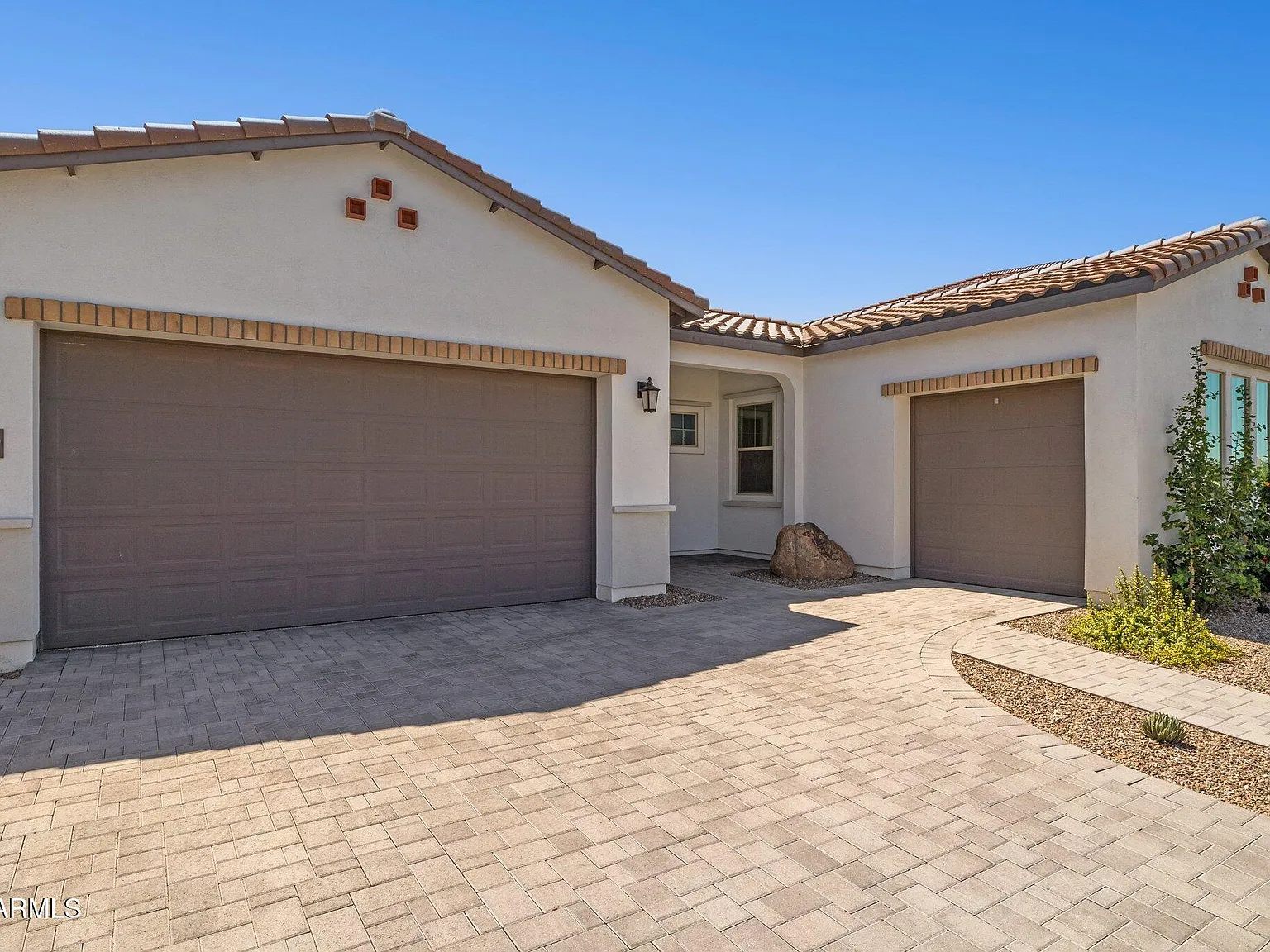 3 bed, 2.5 bath, 2654 sqft, $10,000 — Photo 4