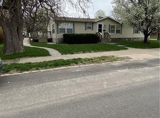 2137 S 11th St, Saint Joseph, MO 64503