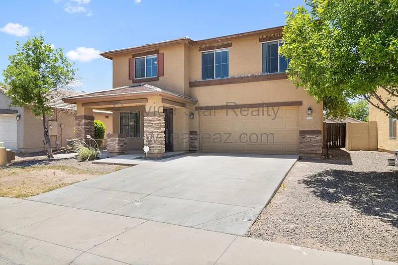 4 bed, 2.5 bath, 2322 sqft, $1,699 — Photo 2