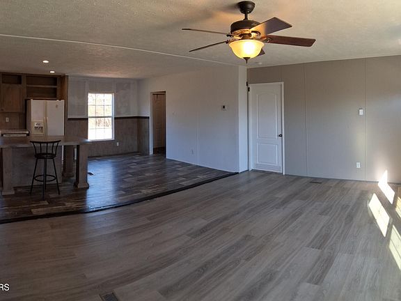 5th image of 523 N Point Rd