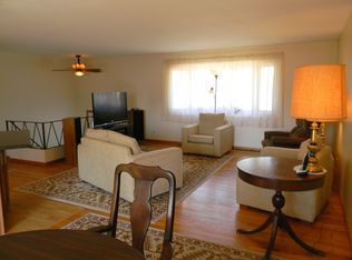 1405 Hartmann Dr, Schaumburg, IL