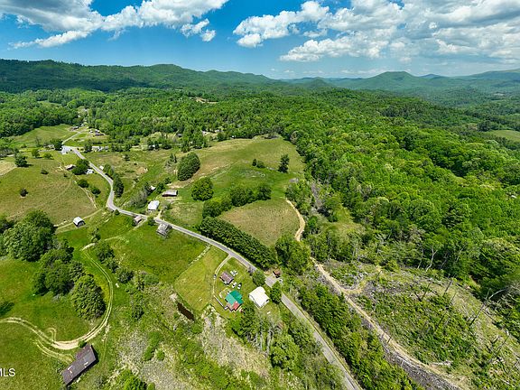 5th image of 856 Shingletown Rd #1