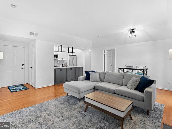 4th image of 3916 Penderview Dr APT 428
