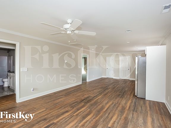 5th image of 621 E Mills Dr