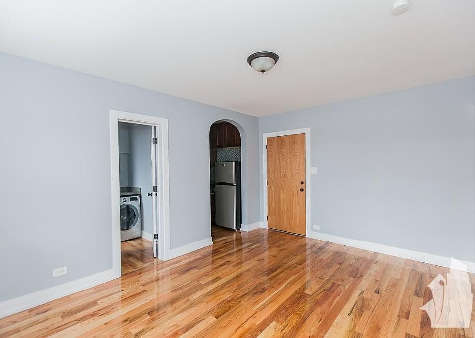 1st image of 550 W Arlington Pl APT 105