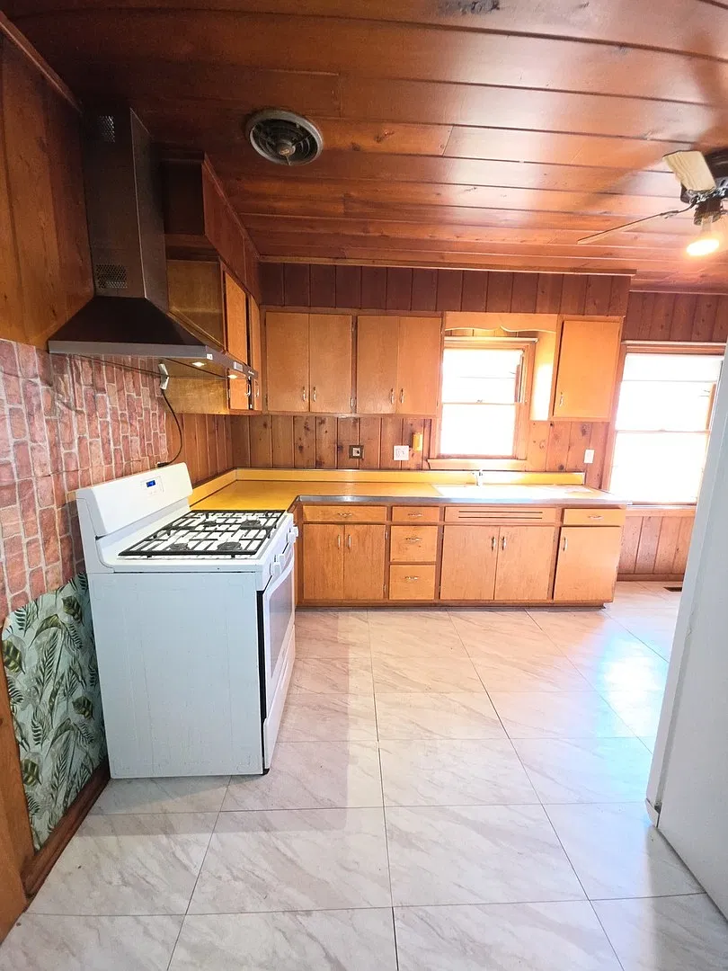 2 bed, 832 sqft, $1,950 — Photo 4