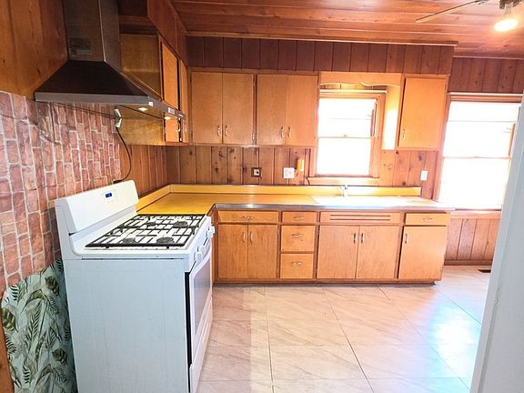 4th image of 1207 W Main St