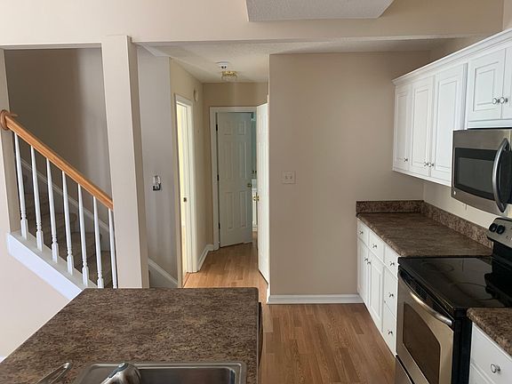 4th image of 135 Courtyard Dr