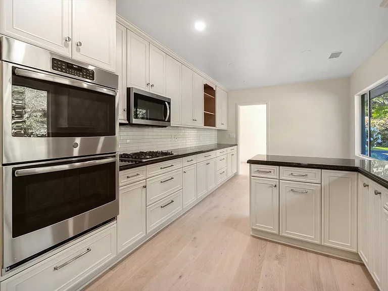 579 Hot Springs Rd — Photo 11