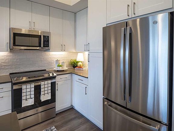 3rd image of 102 Dennis St #810