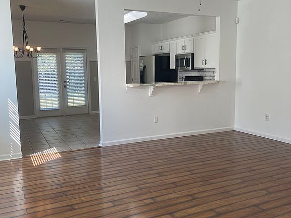 3rd image of 10 Hartland Ct