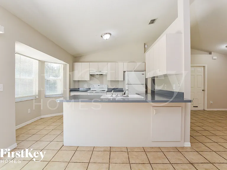 1391 W Blue Springs Ave — Photo 7