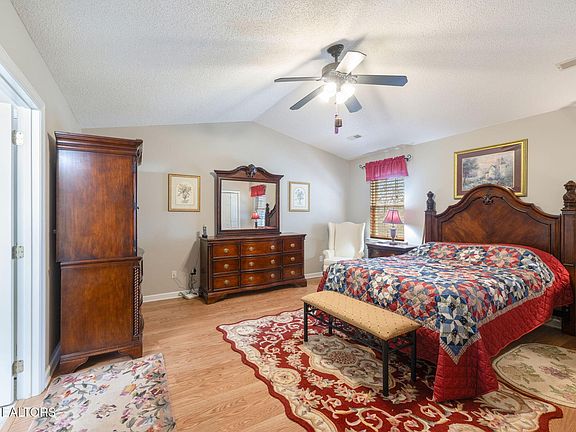 4th image of 124 Oakview Dr