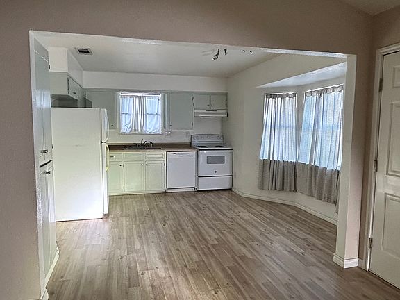 4th image of 2606 N Ws Young Dr