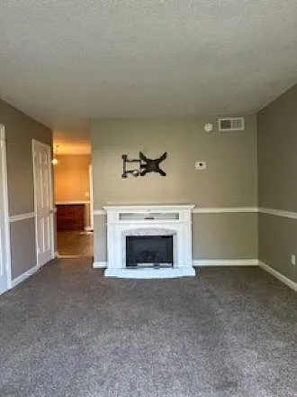 2 bed, 1.5 bath, 1280 sqft, $1,495 — Photo 2