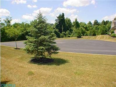 3rd image of 563 Richmond Dr