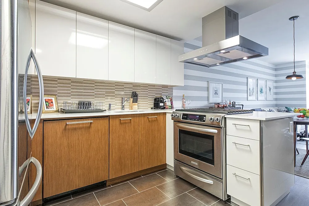 450 West 42nd Street — Photo 2