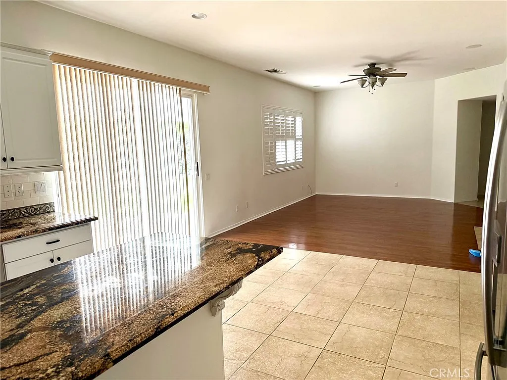 6 bed, 4300 sqft, $5,300 — Photo 2