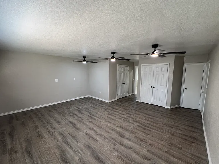 111 Finch Ln — Photo 3