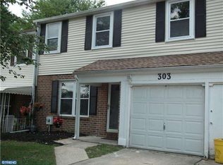303 Cherrywood Dr, Clementon, NJ 08021