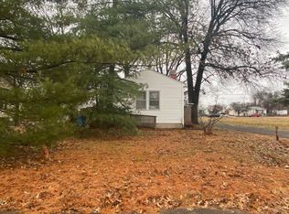 47 Carstens Ave, Wood River, IL 62095