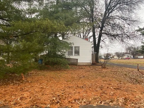 47 Carstens Ave, Wood River, IL 62095