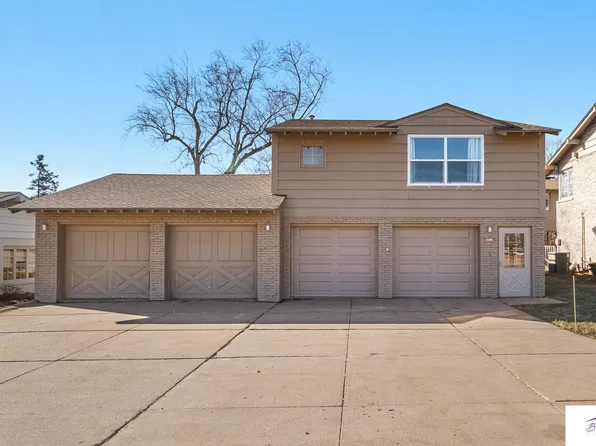 8713 Indian Hills Dr, Omaha, NE 68114