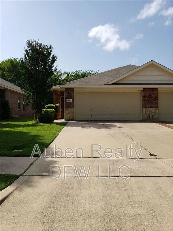 3 bed, 2.0 bath, 1225 sqft, $1,950 — Photo 2