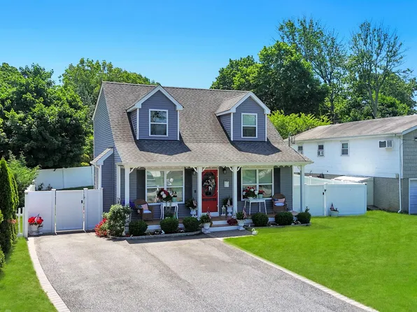 17 Walnut Road, Kings Park, NY 11754