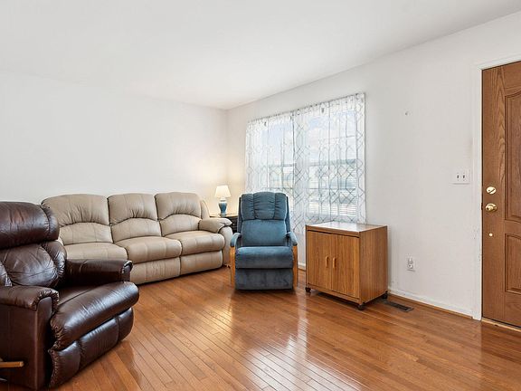 4th image of 319 Albany St
