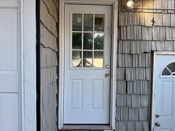 3rd image of 453 Court Ave
