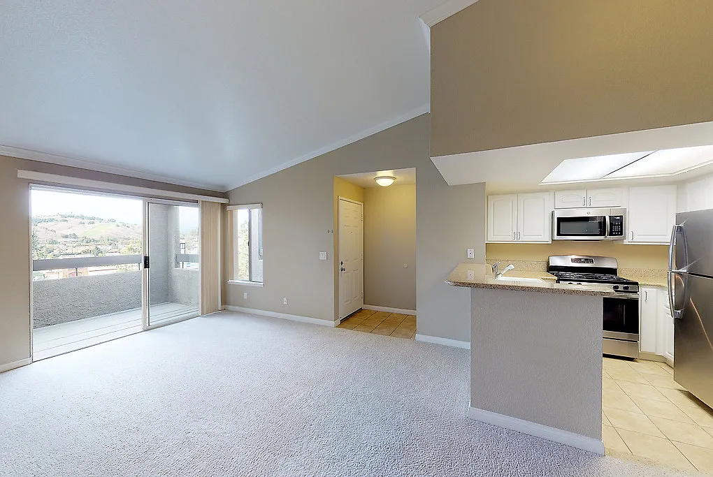 Emerald Pointe — Photo 3