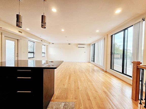 2nd image of 1616 Beacon St #1