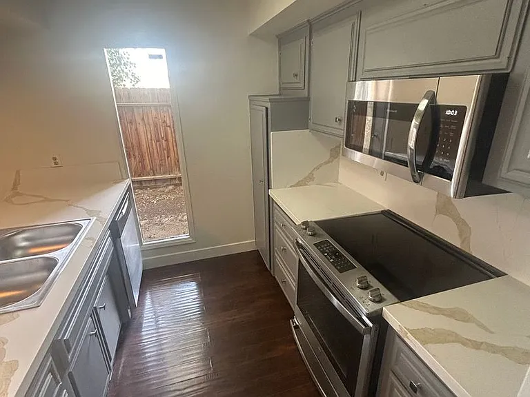 3501 Bernard St #1B — Photo 8